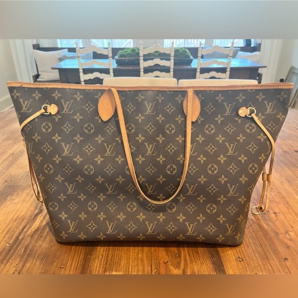 Louis Vuitton Neverfull Monogram Cavas Tote GM. Good condition